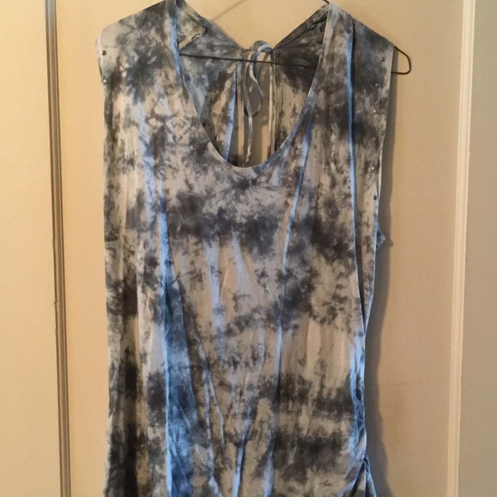 Billabong tyedye top w/open tie back & tiny alum. stud trim around armholes. Lg.